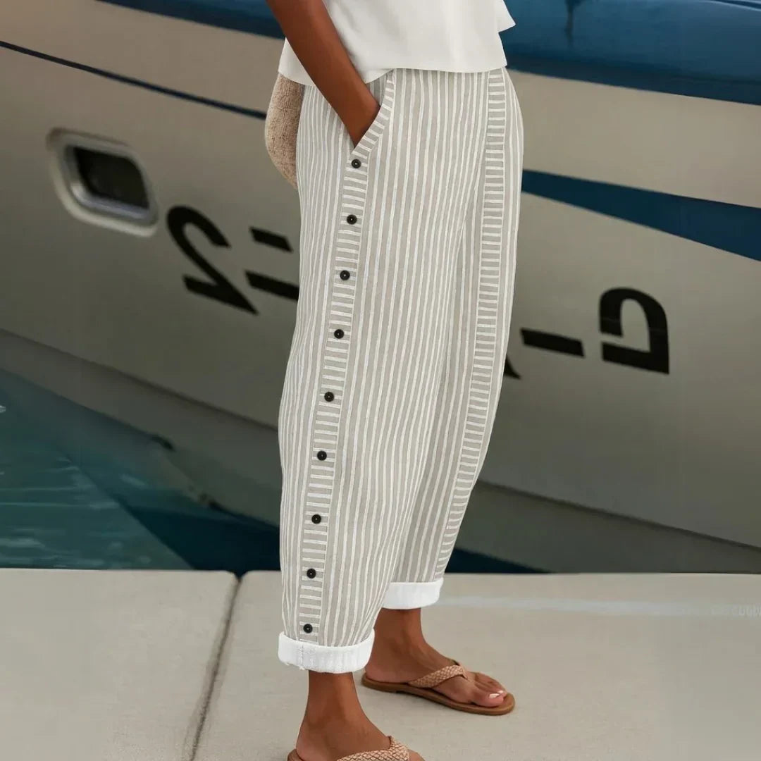 Caitlin™ | Elegante Sommerhose mit Streifen & edlen Knopfdetails