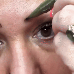 BrowStroke – Augenbrauenstift im Microblade-Stil für natürlich aussehende Augenbrauen