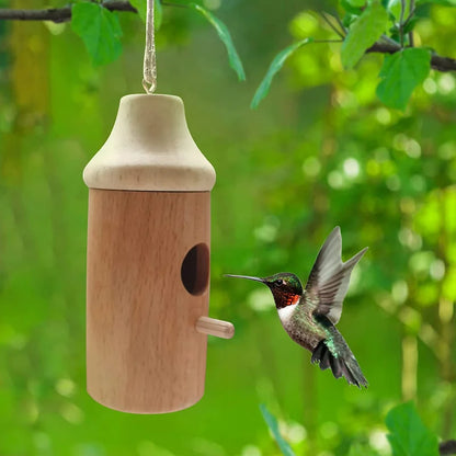 NestNatur™ – Handgefertigtes Kolibrihaus aus Holz