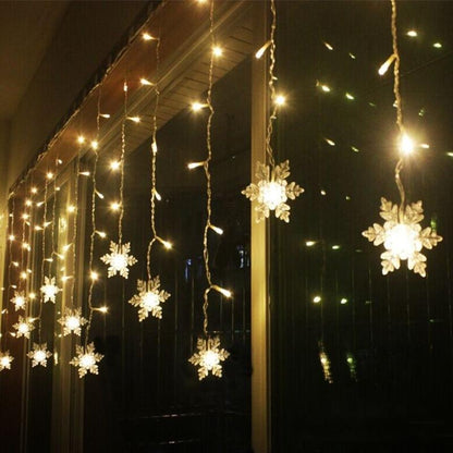 SnowGlow™ | LED Vorhang-Lichterkette mit Schneeflockenmotiv