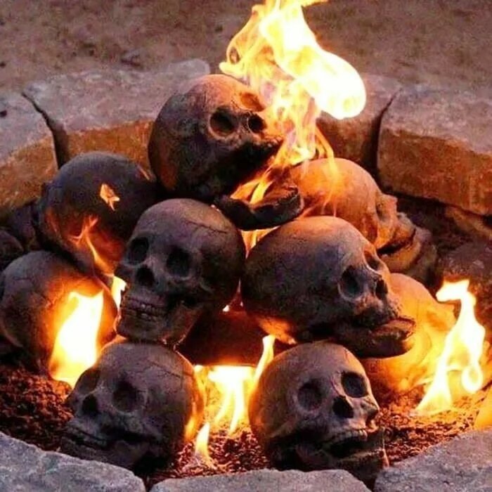 BoneChill — Dekoratives Feuerstelen-Schädel-Set für den Außenbereich