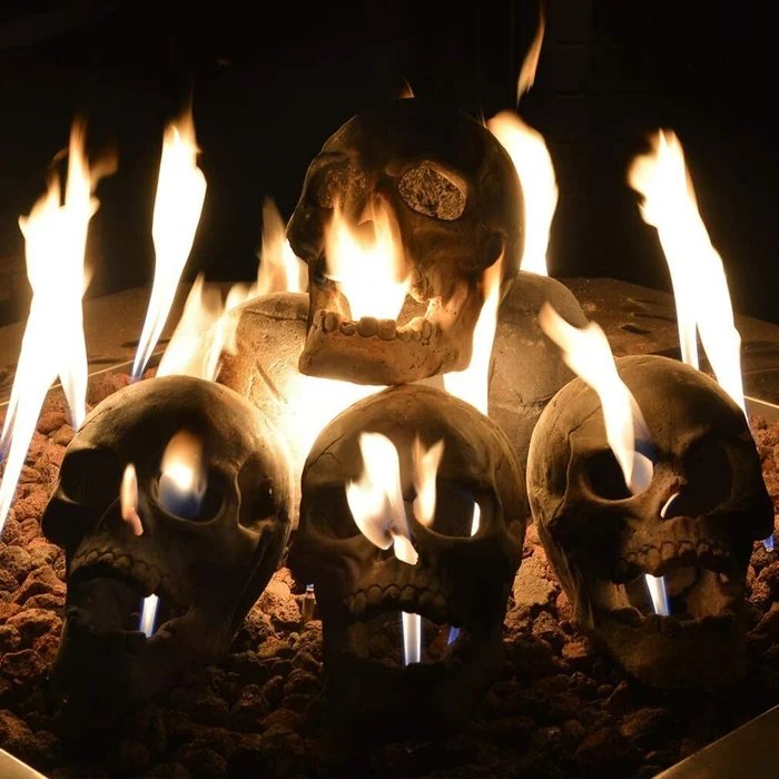 BoneChill — Dekoratives Feuerstelen-Schädel-Set für den Außenbereich