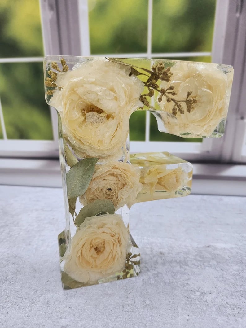 BloomLetter – Personalisierte Blumenharz-Buchstabenlampe