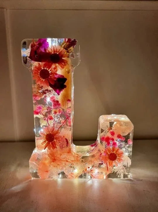 FloraShine – Handgefertigte Blumen-Harz-Nachtlampe