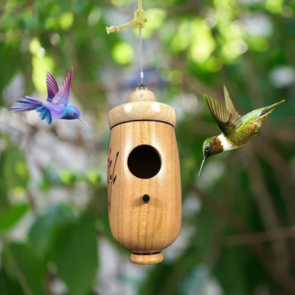 NestNatur™ – Handgefertigtes Kolibrihaus aus Holz