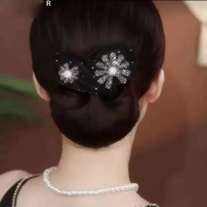 PetalTwist Einfacher Haarknoten-Former mit dekorativem Blumenanhänger