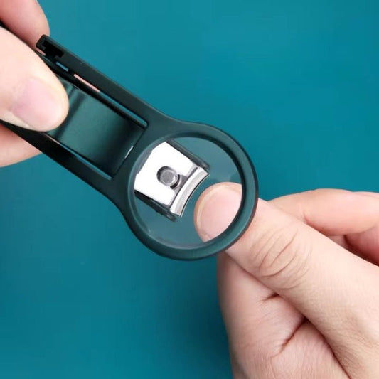ClipGuard Pro — 3‑in‑1 Nagelknipser mit Lupe und Auffangbehälter