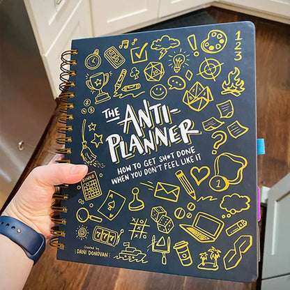 Anti-Planer Arbeitsbuch gegen Prokrastination | 165+ Strategien für Fokus & Umsetzung | Undatiert, vollfarbig | 328 Seiten (25×22,9 cm)