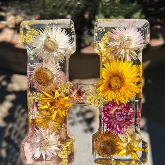 BloomLetter – Personalisierte Blumenharz-Buchstabenlampe