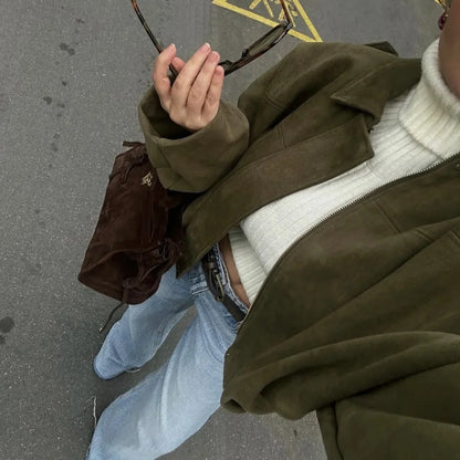 Luxuriöse khakifarbene Oversize Wildlederjacke