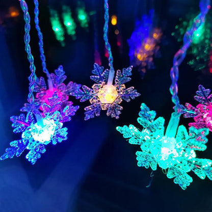 SnowGlow™ | LED Vorhang-Lichterkette mit Schneeflockenmotiv