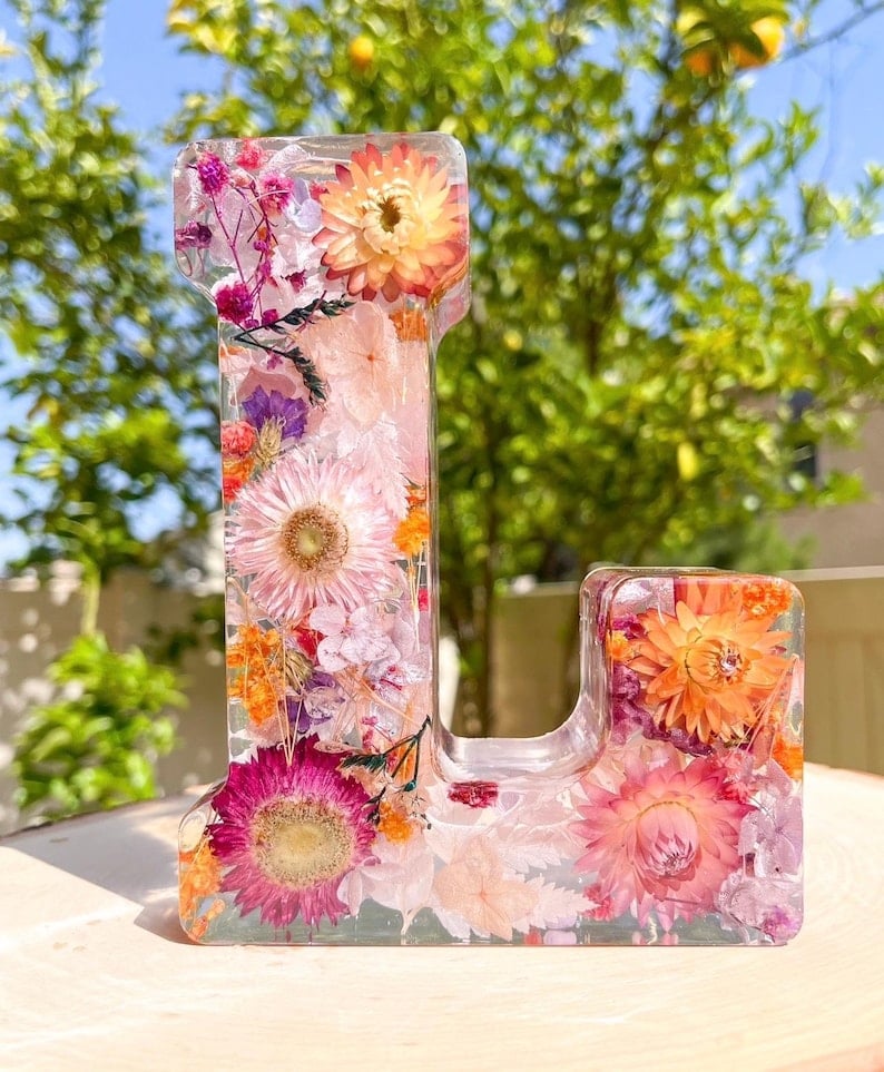 BloomLetter – Personalisierte Blumenharz-Buchstabenlampe