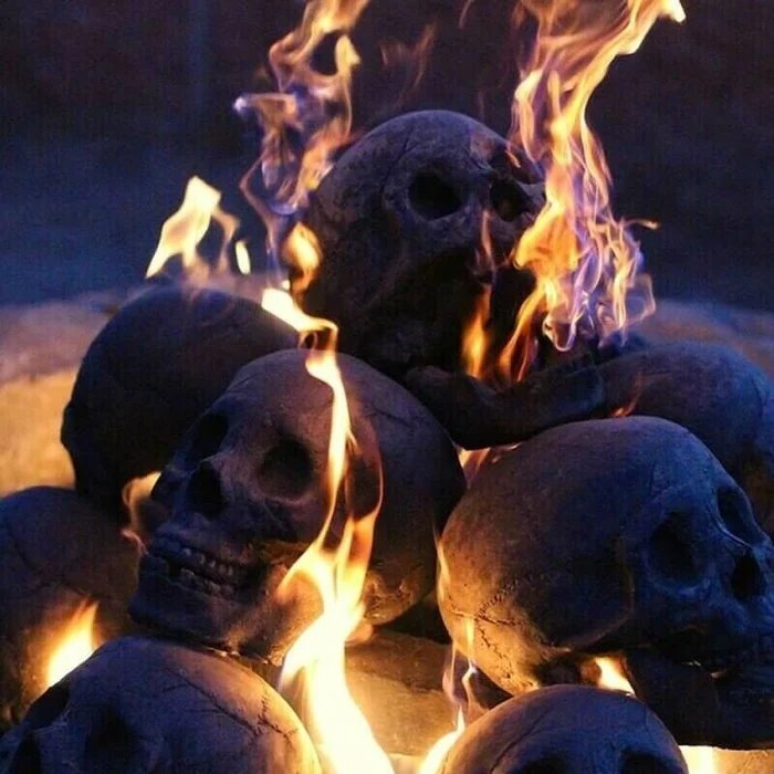 BoneChill — Dekoratives Feuerstelen-Schädel-Set für den Außenbereich