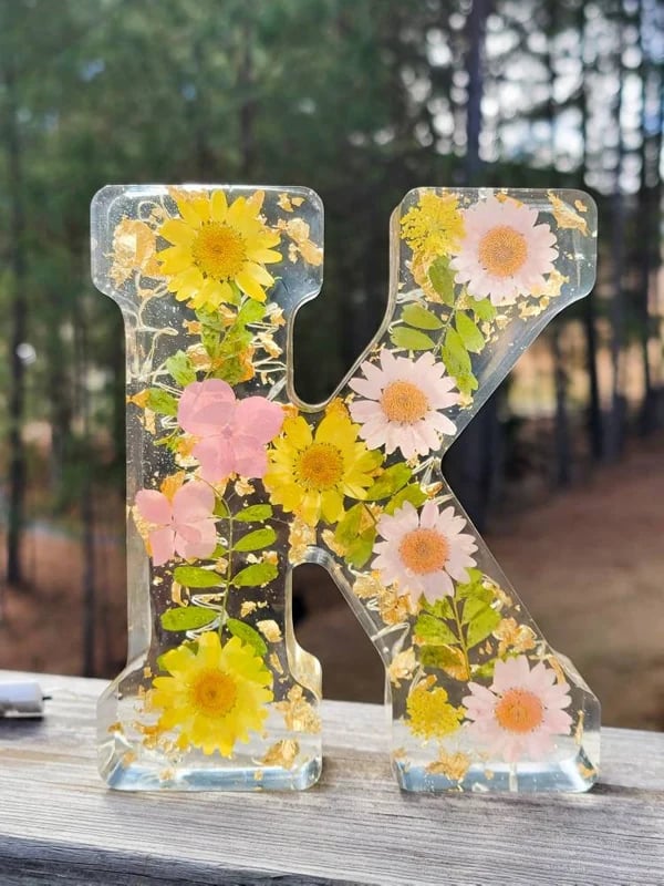 BloomLetter – Personalisierte Blumenharz-Buchstabenlampe