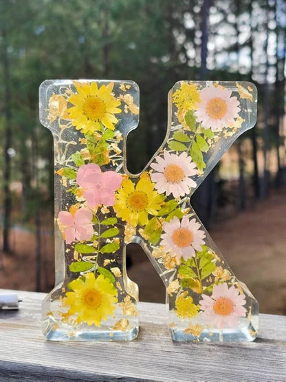 BloomLetter – Personalisierte Blumenharz-Buchstabenlampe