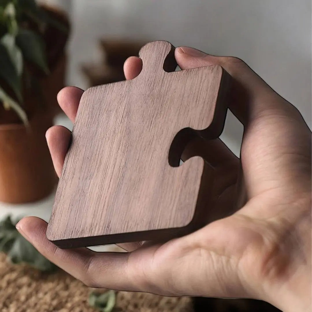Alderon – Puzzle-Untersetzer aus Walnussholz