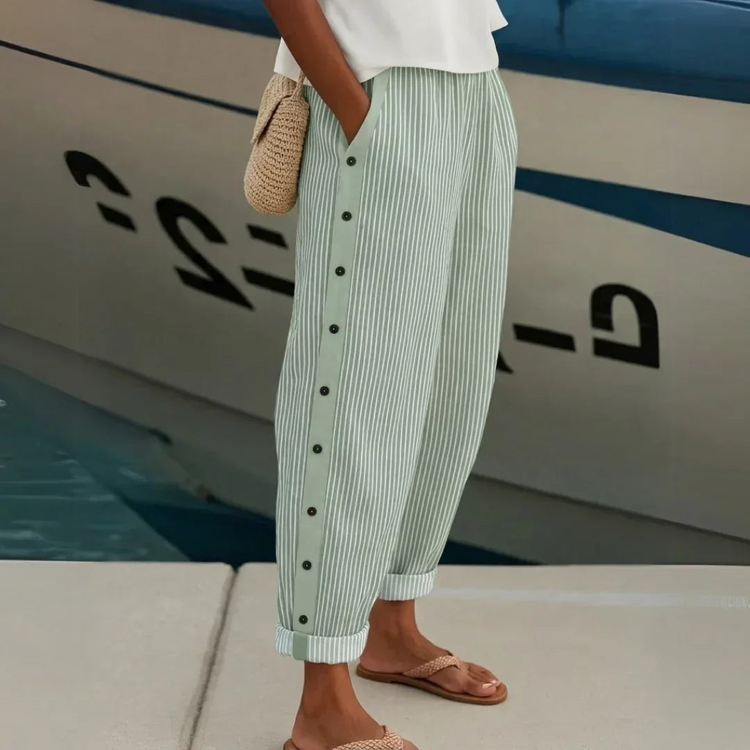 Caitlin™ | Elegante Sommerhose mit Streifen & edlen Knopfdetails