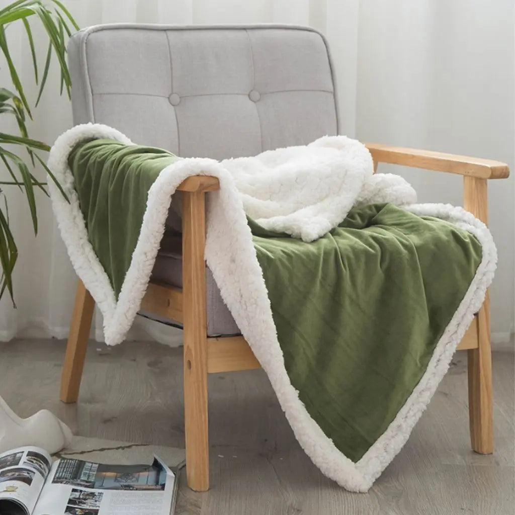 CloudLuxe™ | Doppellagige Kuscheldecke mit weichem Plüschfutter