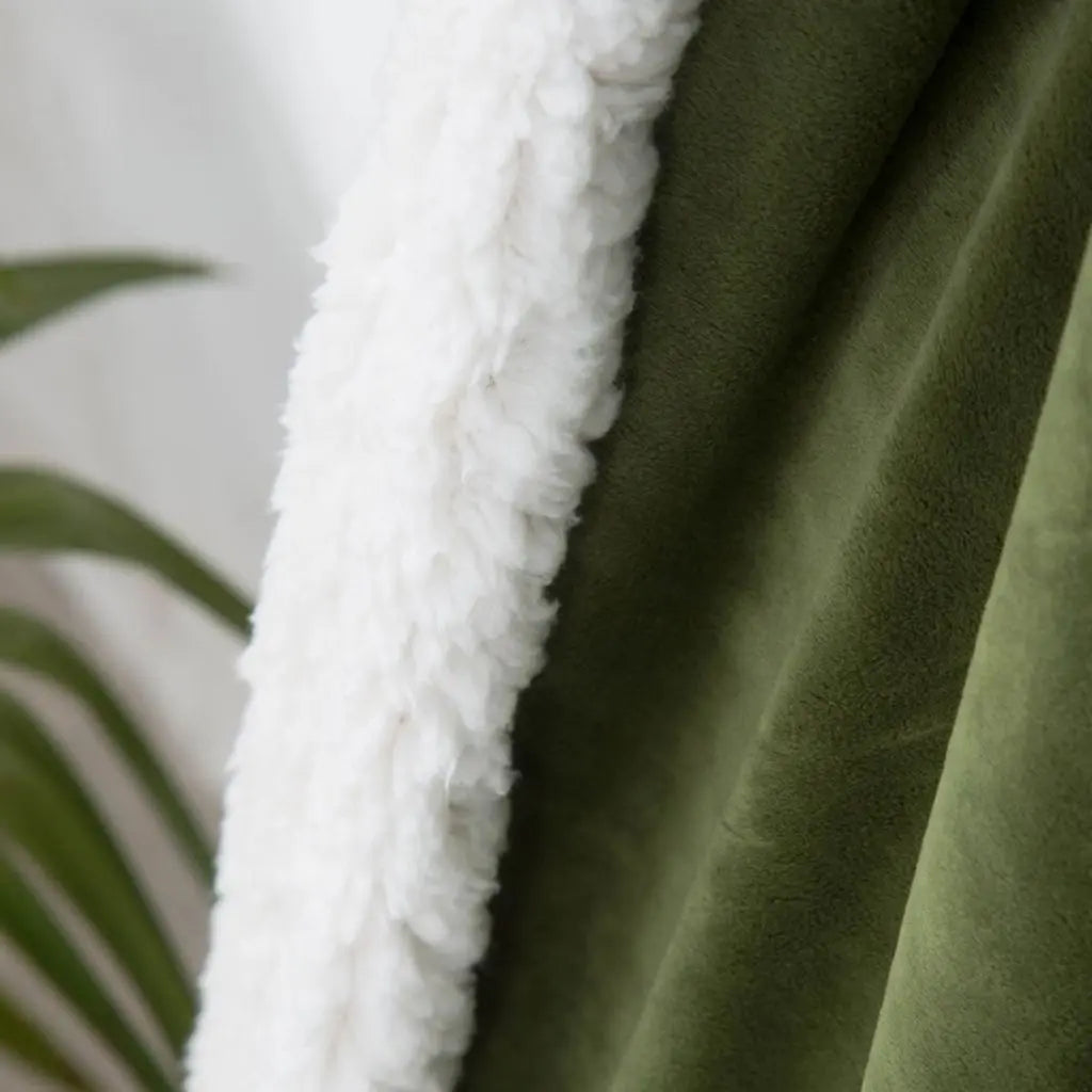 CloudLuxe™ | Doppellagige Kuscheldecke mit weichem Plüschfutter
