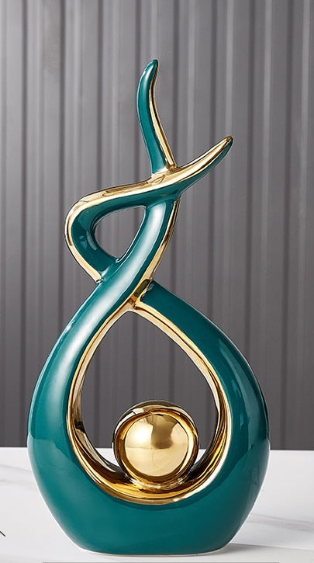 LuxeForm – Abstrakte Keramikskulptur mit Goldakzent