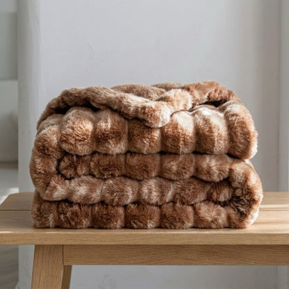 WarmNest™ Decke aus Kunstkaninchenfell