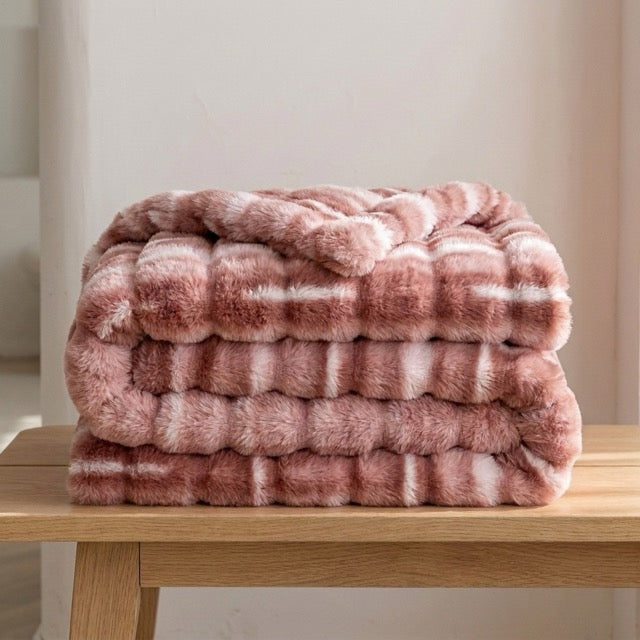 WarmNest™ Decke aus Kunstkaninchenfell