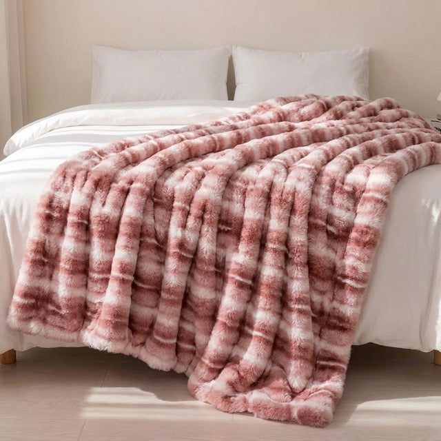 WarmNest™ Decke aus Kunstkaninchenfell
