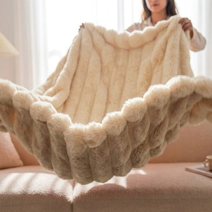 WarmNest™ Decke aus Kunstkaninchenfell