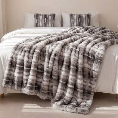 WarmNest™ Decke aus Kunstkaninchenfell