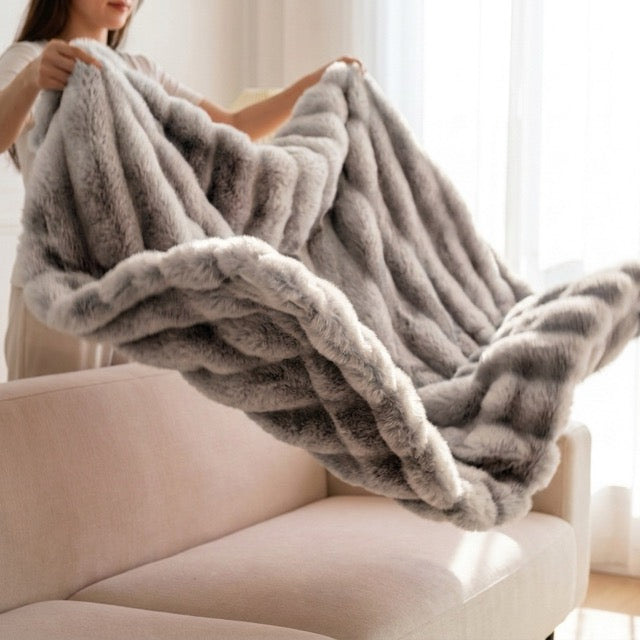 WarmNest™ Decke aus Kunstkaninchenfell