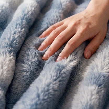 WarmNest™ Decke aus Kunstkaninchenfell