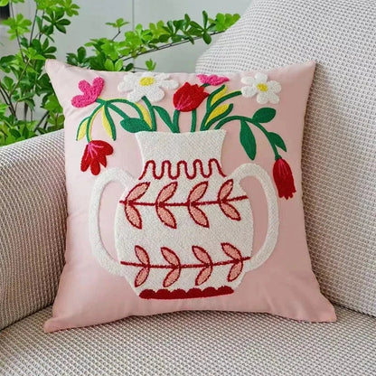 BloomLinen – Bestickter Kissenbezug mit Blumenmuster