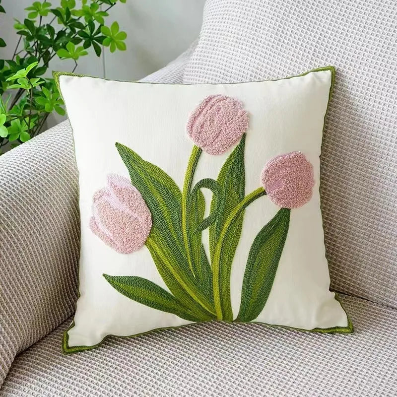 BloomLinen – Bestickter Kissenbezug mit Blumenmuster