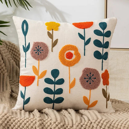 BloomLinen – Bestickter Kissenbezug mit Blumenmuster