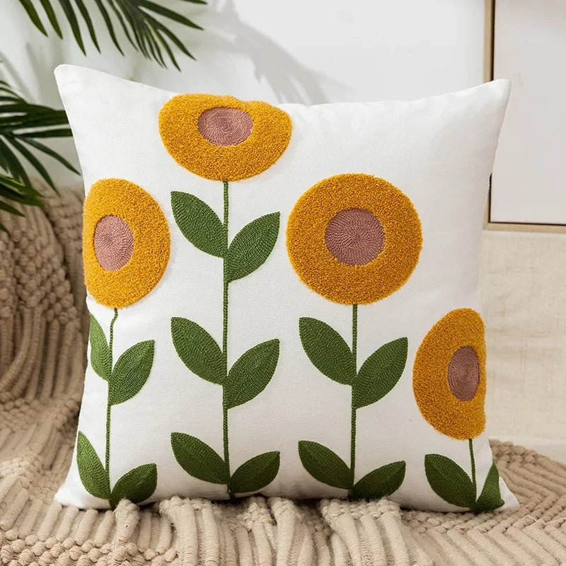 BloomLinen – Bestickter Kissenbezug mit Blumenmuster