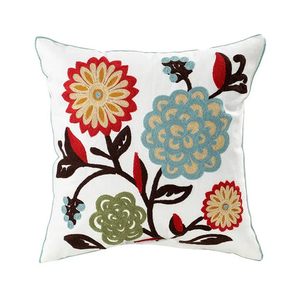 BloomLinen – Bestickter Kissenbezug mit Blumenmuster