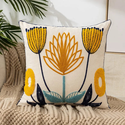 BloomLinen – Bestickter Kissenbezug mit Blumenmuster
