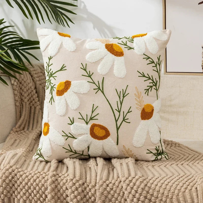 BloomLinen – Bestickter Kissenbezug mit Blumenmuster