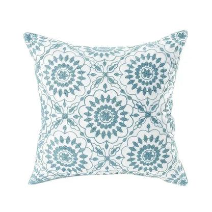 BloomLinen – Bestickter Kissenbezug mit Blumenmuster