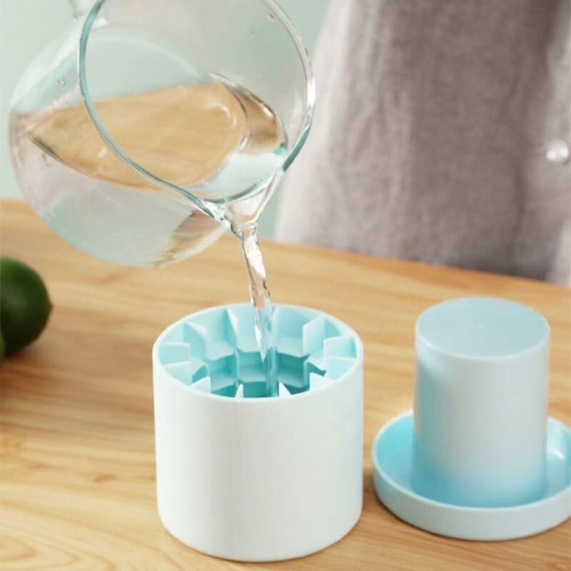 FrozenIce™ - Tragbarer Silikoneiswürfelbereiter mit Deckel | 30% Rabatt!