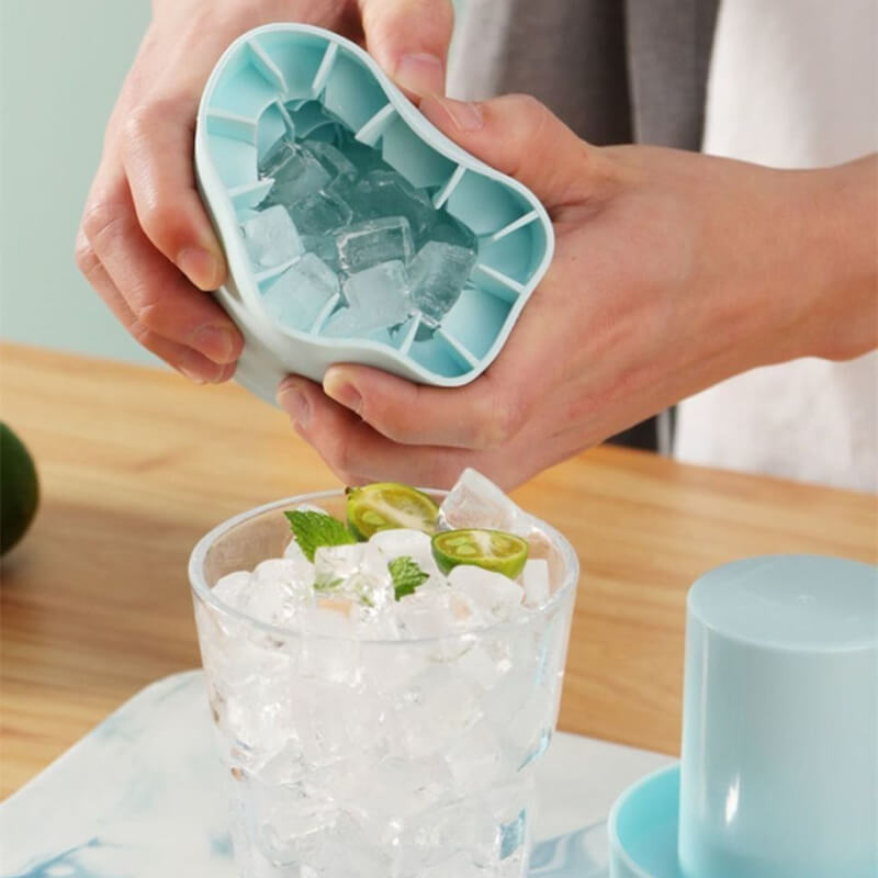 FrozenIce™ - Tragbarer Silikoneiswürfelbereiter mit Deckel | 30% Rabatt!
