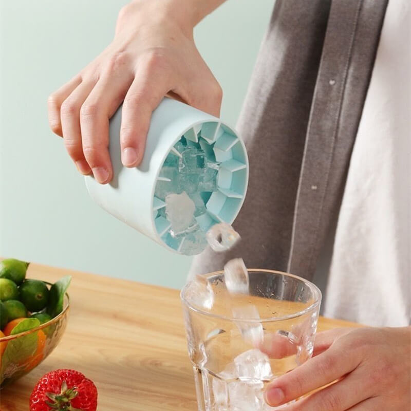 FrozenIce™ - Tragbarer Silikoneiswürfelbereiter mit Deckel | 30% Rabatt!