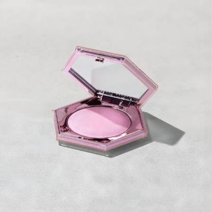 GlowSurge — Schimmerndes Highlighter-Puder fürs Gesicht