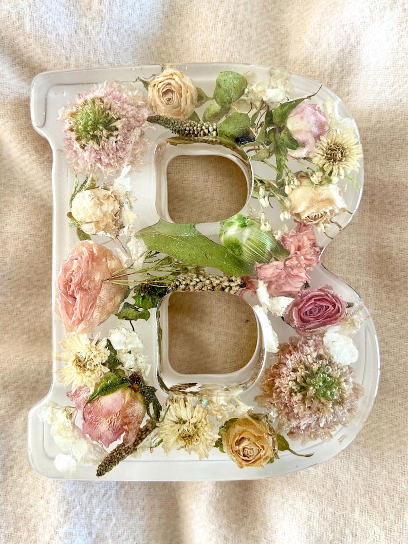 BloomLetter – Personalisierte Blumenharz-Buchstabenlampe