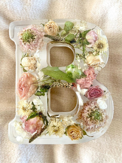 BloomLetter – Personalisierte Blumenharz-Buchstabenlampe