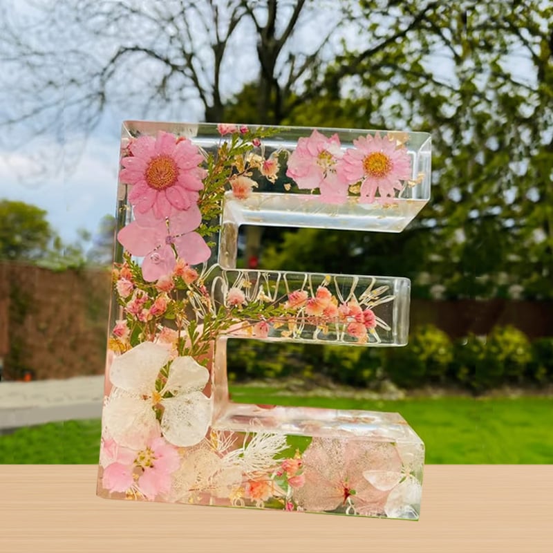 BloomLetter – Personalisierte Blumenharz-Buchstabenlampe