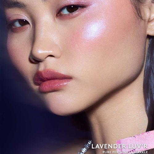 GlowSurge — Schimmerndes Highlighter-Puder fürs Gesicht