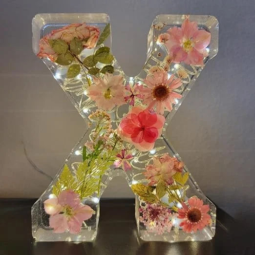 FloraShine – Handgefertigte Blumen-Harz-Nachtlampe
