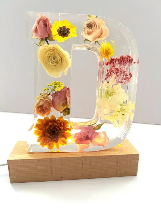 FloraShine – Handgefertigte Blumen-Harz-Nachtlampe
