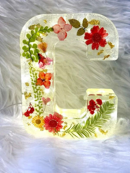 BloomLetter – Personalisierte Blumenharz-Buchstabenlampe